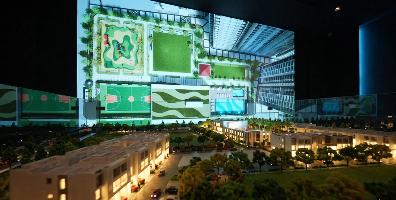 Large led display with Iot scale model